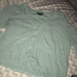 Half sleeve : v-neck